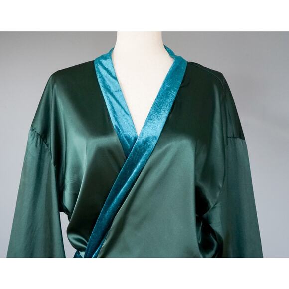 Rusttydustty Floral Embroidered Satin Kimono Robe 1XL Art Boho Witchy Retro Gown - Picture 10 of 16